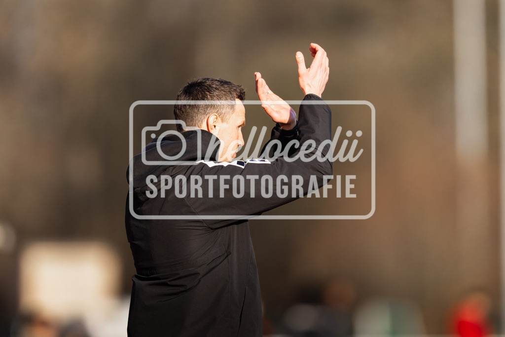 Fußball I Herren I Saison 2025-2026 I Freundschaftsspiel I VFL Osnabrück A-Junioren - JFV Bremen-051 | Tim Danneberg (Trainer VFL Osnabrück A-Junioren) - Realisiert mit Pictrs.com