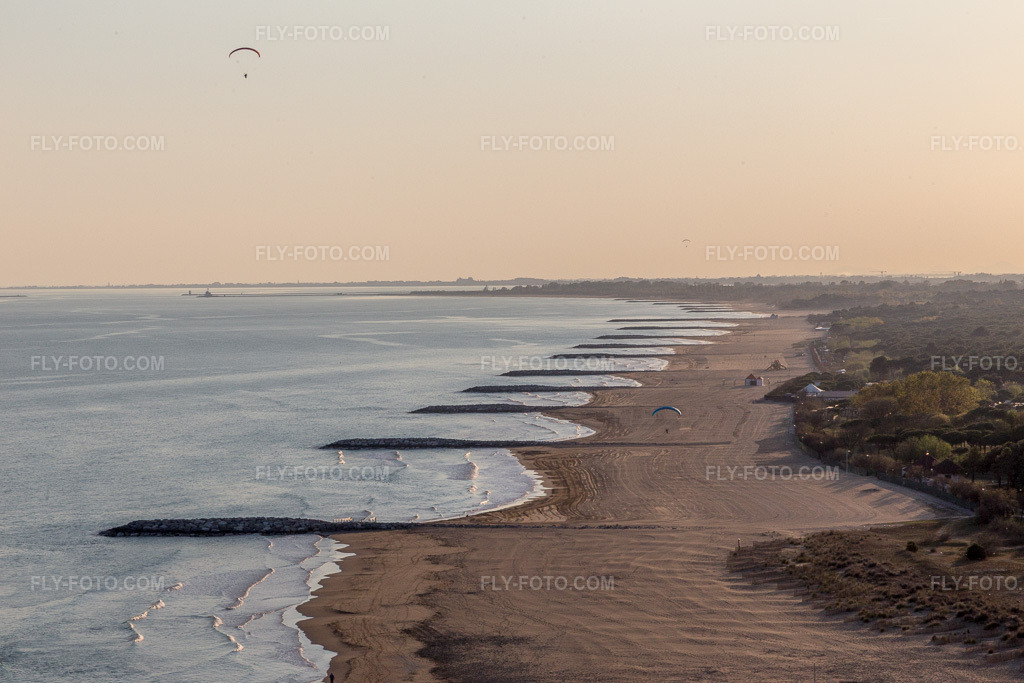 Aerial view: View of the town in Ca' Ballarin in the state Veneto, Italy. – Photo: IMG_098220.jpg taken on 04/03/2017 by Werner Riehm/FLY-FOTO.com – Resolution of the original: 5472 x 3648 px