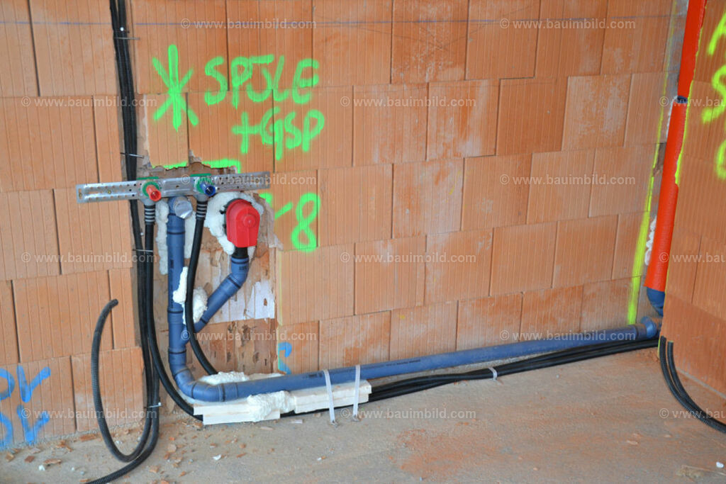 bib-lg15-sanitaer-0071 | Nach LV-Leistungsgruppen sortierte Detailfotos über den Bau eines Hauses. Alle Hausbau-Bilder direkt vom Urheber und Autor der Website Haus-Selber-Bauen.com