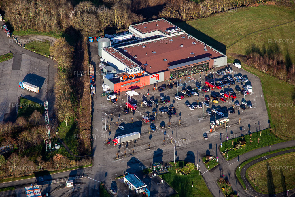 Vue aérienne: Supermarché Carrefour à Scheibenhard dans le département Bas Rhin, France. Photo: IMG_135719.jpg prise le 03/01/2023 par Werner Riehm/FLY-FOTO.euRésolution de l'original: 5472 x 3648 px