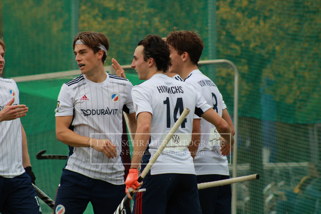 Hugo von Montgelas , Peer Hinrichs , Raphael Hartkopf ,  Mannheimer HC - Münchner Sportclub , Saison 2022/2023 | lanaschraderfotografie - Realisiert mit Pictrs.com