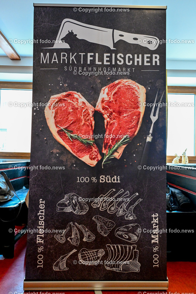 Fleischerei Fischelmaier_ Pabneukirchen_ 03.04.2024-46 | 03.04.2024, Pabneukirchen, AUT, Fleischerei Fischelmaier, im Bild Marktfleischer, Logo, Schild, Suedi