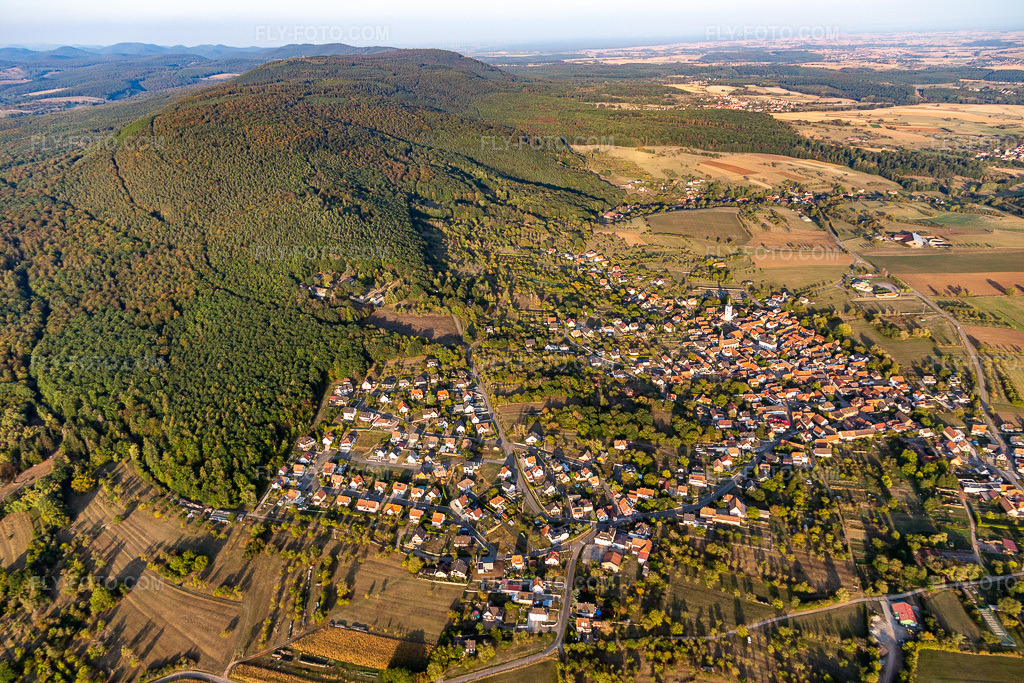 Aerial view: Village view in Gœrsdorf in the state Bas-Rhin, France.Photo: IMG_123256.jpg taken on 09/30/2020 by Werner Riehm/FLY-FOTO.comResolution of the original: 5472 x 3648 px