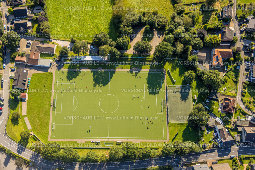 Sprockhoevel240811147 | Luftbild, Fußballstadion Haßlinghauser Straße des Sport-Club Obersprockhövel e.V., Spieler im Training, Obersprockhövel, Sprockhövel, Ruhrgebiet, Nordrhein-Westfalen, Deutschland