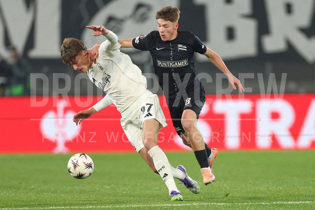 UEFA Europa League 2025/26: SK Sturm Graz vs SK Brann | Graz, Austria, 29.JAN.26 - SOCCER - UEFA Europa League, SK Sturm Graz vs SK Brann Bergen. The image shows Nicolo Savona (Nottingham) and Filip Jan Rozga (STU).