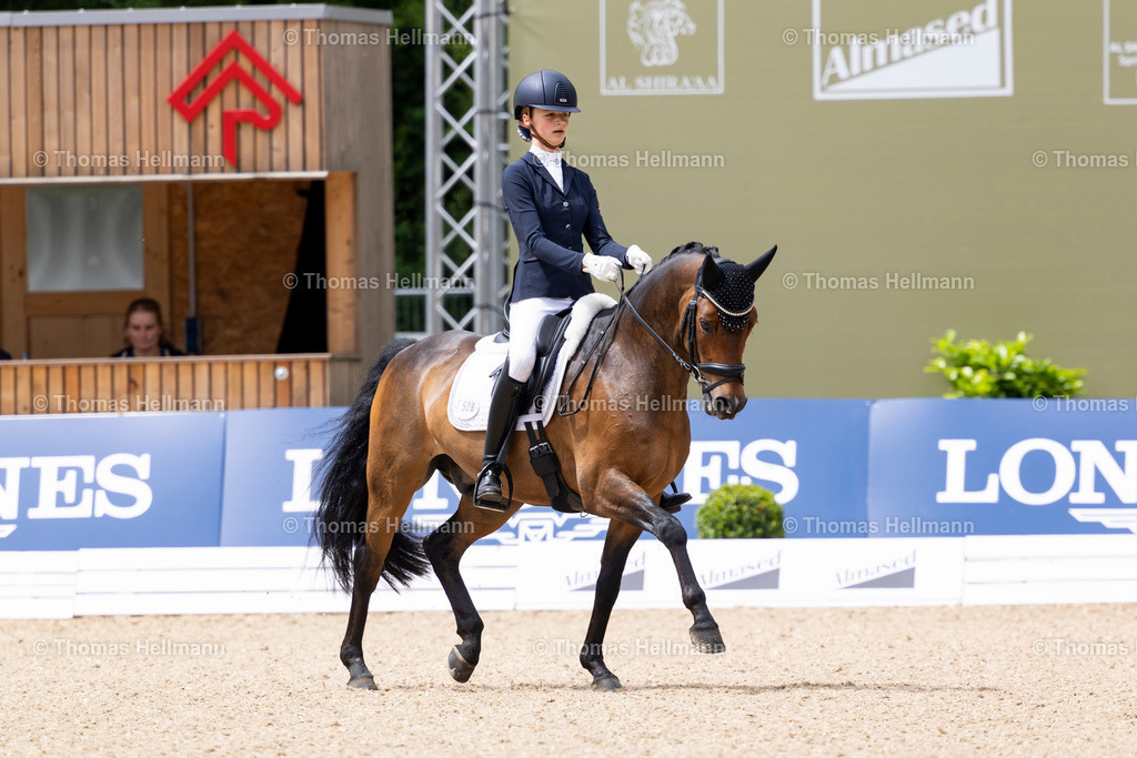 TH_528 Carlo Carlucci_ Sophie Levien_29254 | Al Shiraàa Deutsches Spring- und Dressur-Derby 2025 am 30.05.25 in Hamburg, Thomas Hellmann, 528 Carlo Carlucci, Sophie Levien