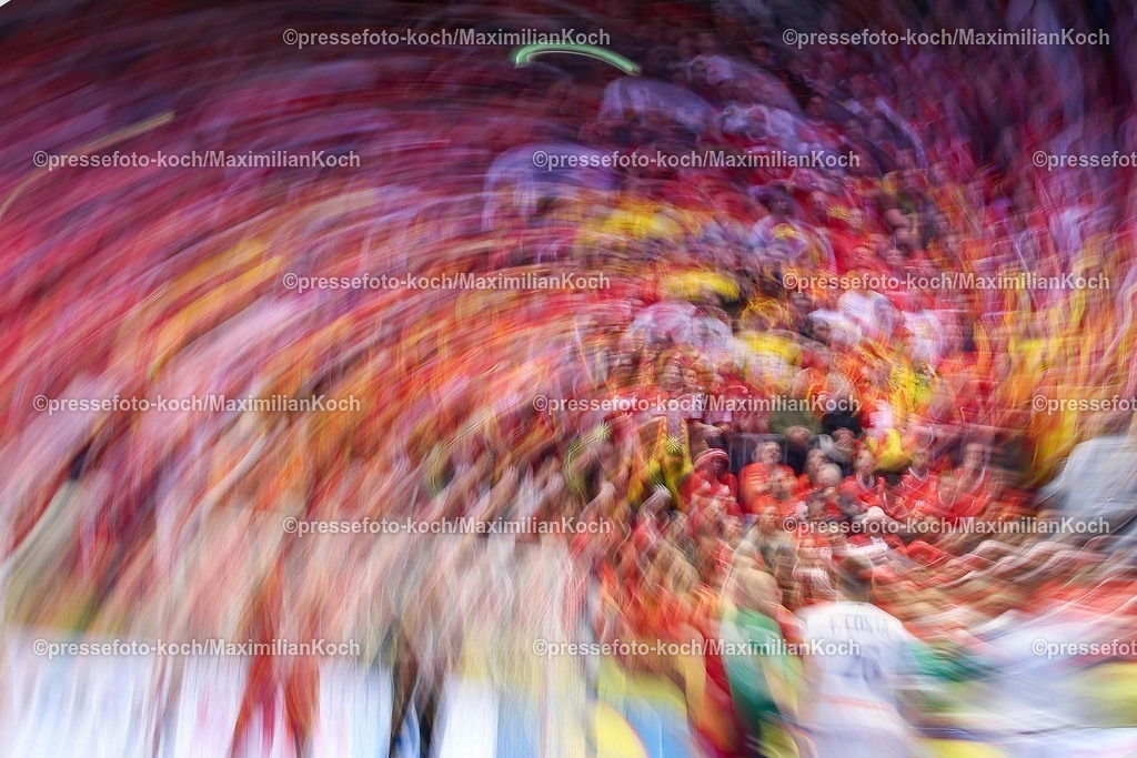 EHF18012601022 | 18.01.2026, Handball, Men's EHF EURO 2026, Portugal - Nordmazedonien, Jyske Bank Boxen in Herning, Dänemark, Preliminary Round: Dynamic Feature of the full Grandstand with spectators