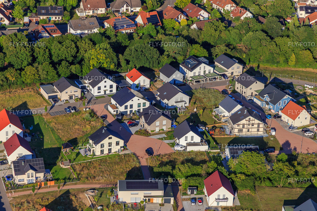 Tulpenweg Fliederweg | Luftbild: Tulpenweg Fliederweg in Kandel im Bundesland Rheinland-Pfalz in Deutschland. Foto: IMG_149425.jpg vom 18.07.2025 durch ©2025 Werner Riehm fly-foto.de/copyright - Realisiert mit Pictrs.com