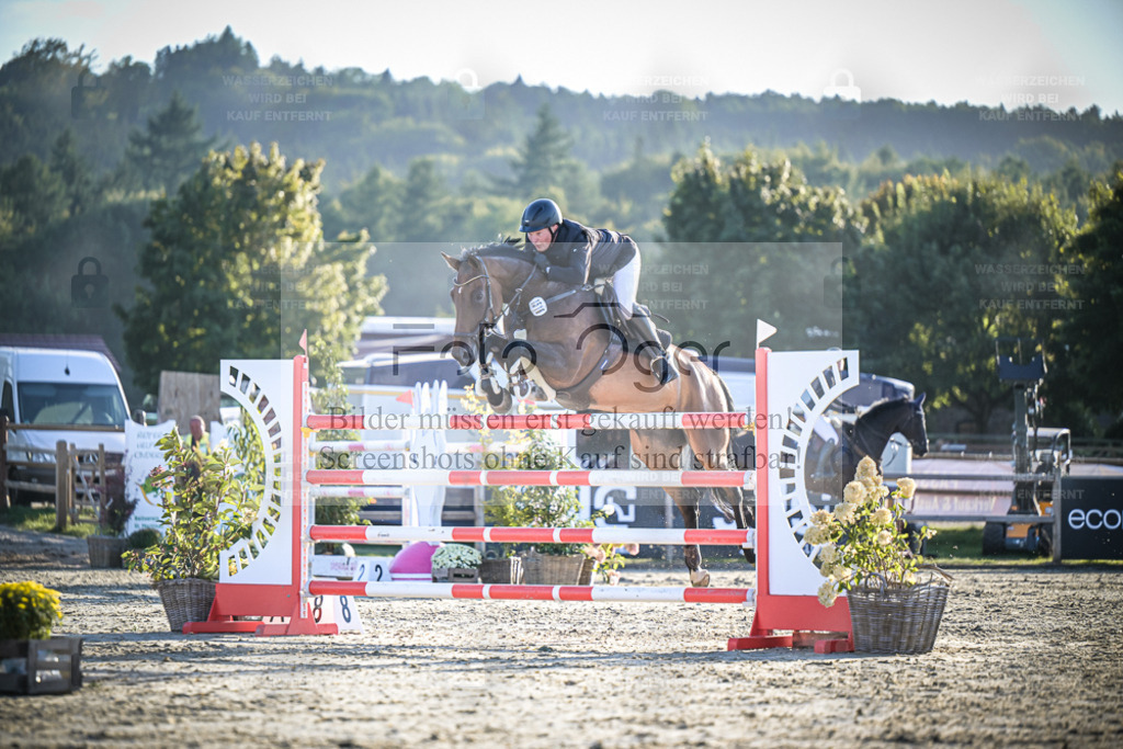 DOS_2136 | Entdecke hochwertige Reitturnierfotos von Foto Oger. Professionell, emotional und authentisch – jetzt Lieblingsmomente im Shop bestellen. - Realisiert mit Pictrs.com