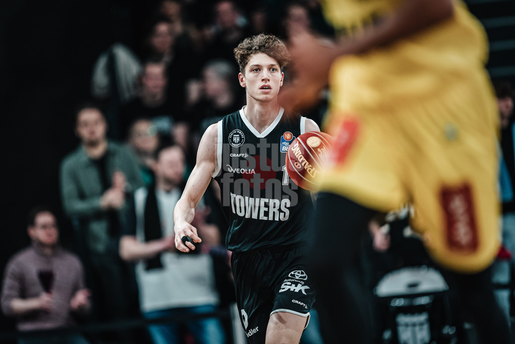 Basketball | Männer | Saison 2023/2024 | easyCredit Basketball Bundesliga | Veolia Towers Hamburg vs. EWE Baskets Oldenburg | 20.01.2024 | Niklas Krause (#1, Veolia Towers Hamburg)
