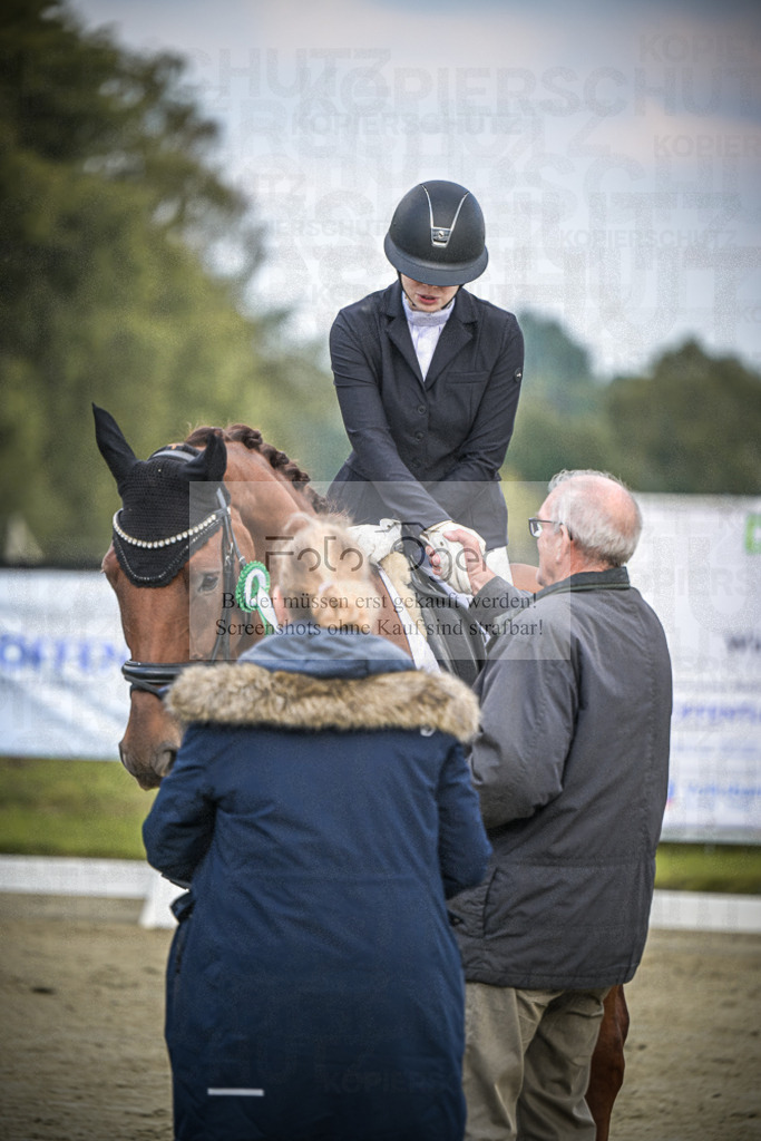 DOS_B778 | Entdecke hochwertige Reitturnierfotos von Foto Oger. Professionell, emotional und authentisch – jetzt Lieblingsmomente im Shop bestellen.Deutschlandweite Turnierfotografie. - Realisiert mit Pictrs.com