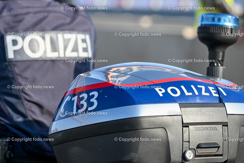Polizei_ 18.04.2024-8 | 18.04.2024, Oberoesterreich, AUT, Polizei, im Bild Polizei, Einsatzkraefte, Polizisten, Polizistinnen, Beamte, Exekutive, Einsatz, Motorrad, Blaulicht, Roller, eRoller