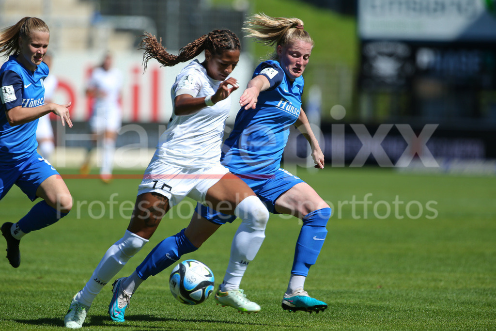 Fussball, 2. Frauen-Bundesliga, SV Meppen - 1. FFC Turbine Potsdam | v.li.: Adrienne Jordan (1. FFC Turbine Potsdam, 15) und Sarah Schulte (SV Meppen, 16) im Zweikampf, Duell, Dynamik, Aktion, Action, Spielszene, DIE DFB-RICHTLINIEN UNTERSAGEN JEGLICHE NUTZUNG VON FOTOS ALS SEQUENZBILDER UND/ODER VIDEOÄHNLICHE FOTOSTRECKEN. DFB REGULATIONS PROHIBIT ANY USE OF PHOTOGRAPHS AS IMAGE SEQUENCES AND/OR QUASI-VIDEO.