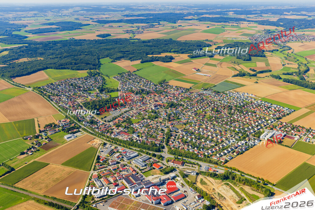 Luftaufnahme von Alteglofsheim - Die Luftaufnahme wurde 2025 vom UL-Flugzeug heraus erstellt ( keine Drohne ) - Hochauflösende Luftaufnahme - für professionelle Ausdrucke geeignet. Die Geschenkidee !Mit Lizenz und Bildrechte bestellbar