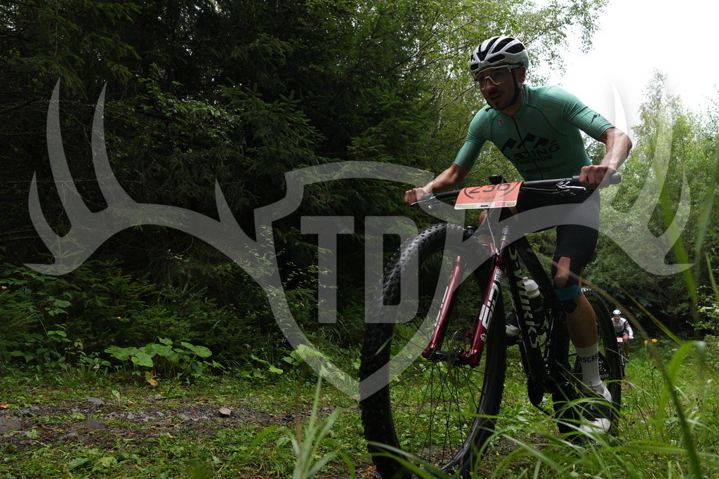 A6703487 | Fotogalerie der Treibjagd im Dunkelwald - Dein MTB Etappenrennen im Erzgebirge - Realisiert mit Pictrs.com