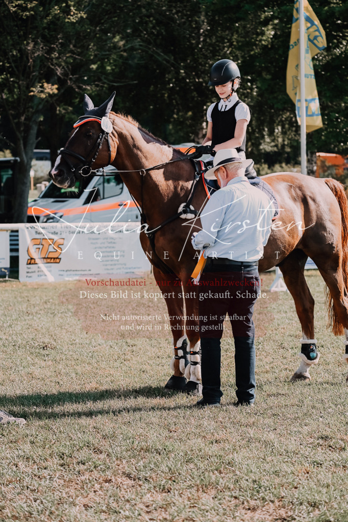 DSC_4899 | Pferde- und Turnierfotografie in Westsachsen. Pferdeportraits, Auftragszeichnungen und intuitive Kunst.