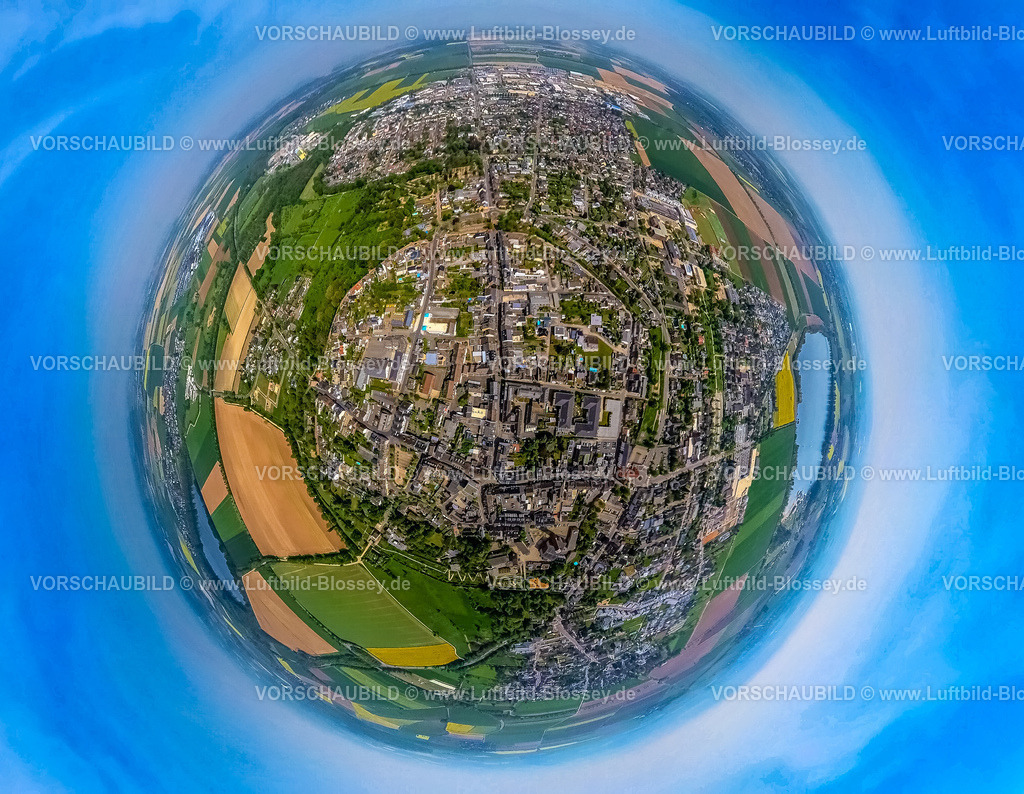 Zuelpich240590124Zuelpich | Luftbild, Ortsansicht und Wohngebiet Stadtmitte, Erdkugel, Fisheye Aufnahme, Fischaugen Aufnahme, 360 Grad Aufnahme, tiny world, little planet, fisheye Bild, Zülpich, Nordrhein-Westfalen, Deutschland