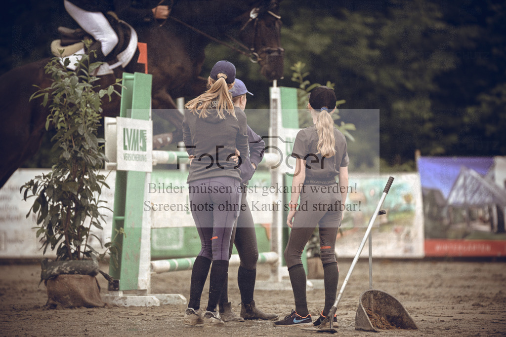 20240530-DOS_2200 | Entdecke hochwertige Reitturnierfotos von Foto Oger. Professionell, emotional und authentisch – jetzt Lieblingsmomente im Shop bestellen.Deutschlandweite Turnierfotografie. - Realisiert mit Pictrs.com