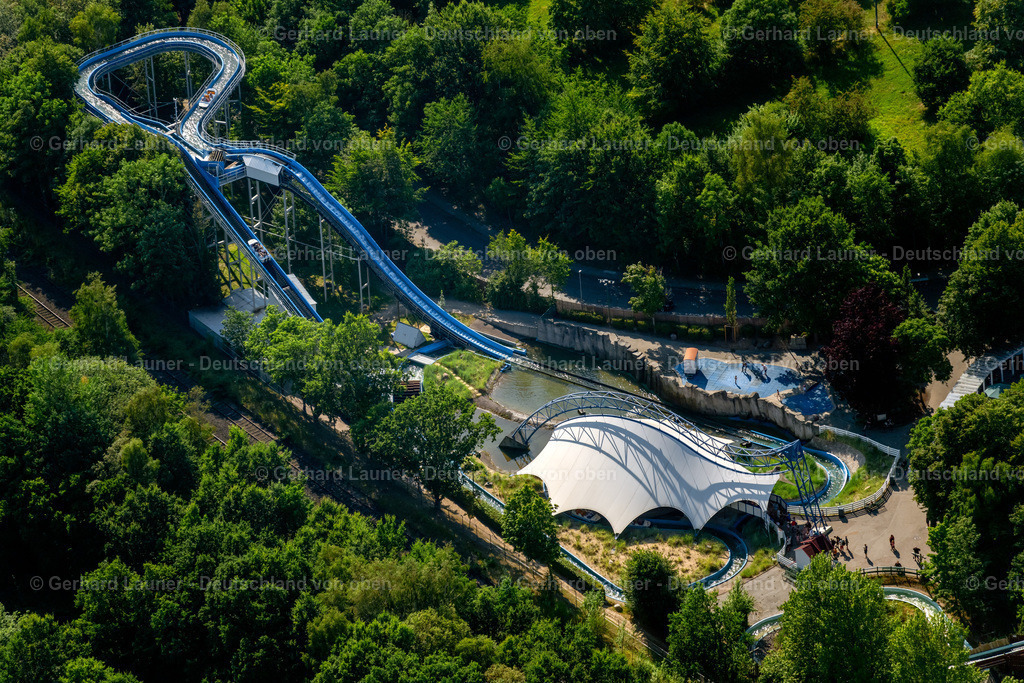 4038131 | SIERKSDORF 07.08.2020 Achterbahn im Freizeitzentrum - Vergnügungspark " HANSA-PARK " Am Fahrenkrog in Sierksdorf im Bundesland Schleswig-Holstein, Deutschland. Weiterführende Informationen bei: HANSA-PARK Freizeit- und Familienpark GmbH &amp; Co. KG. // Roller coaster in the leisure center - amusement park "HANSA-PARK" Am Fahrenkrog in Sierksdorf in the state Schleswig-Holstein, Germany. Further information at: HANSA-PARK Freizeit- und Familienpark GmbH &amp; Co. KG. Foto: Gerhard Launer