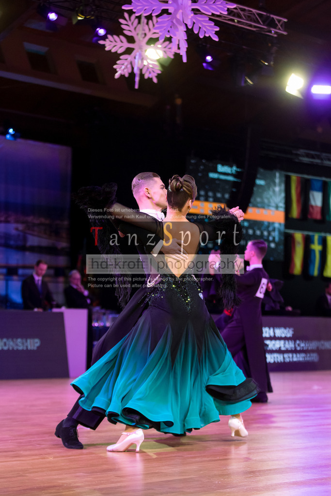20241215_WDSF_Int_Open_Std-Riga-9205 | Tanzsportbilder, Standardtanz, Lateintanz, WDSF, DTV, LTVB, dancecomp, goc, hessen tanzt, blaues band der spree, walzer, tango, wiener walzer, slowfox, quickstepp, samba, rumba, cha-cha-cha, paso doble. jive, hd-kroft photography, turniertanzsport