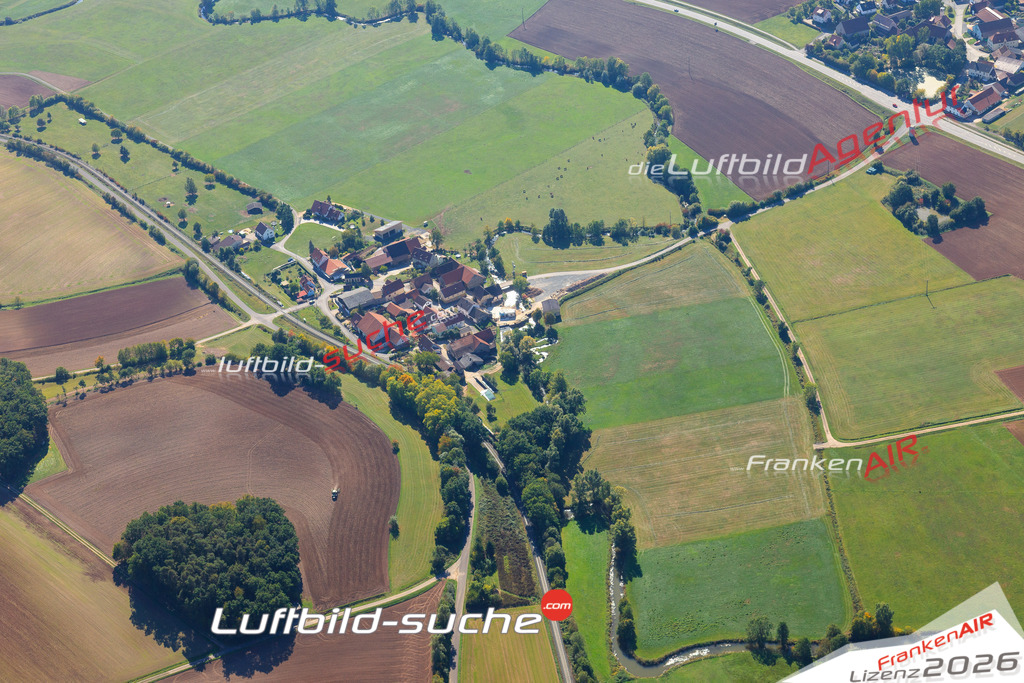 Die Luftaufnahme der Stadt Rentweinsdorf wurde vom UL-Flugzeug heraus erstellt ( keine Drohne )- hohe Auflösung für beste Qualität