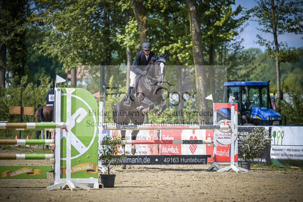 DOS_8652 | Entdecke hochwertige Reitturnierfotos von Foto Oger. Professionell, emotional und authentisch – jetzt Lieblingsmomente im Shop bestellen.Deutschlandweite Turnierfotografie. - Realisiert mit Pictrs.com