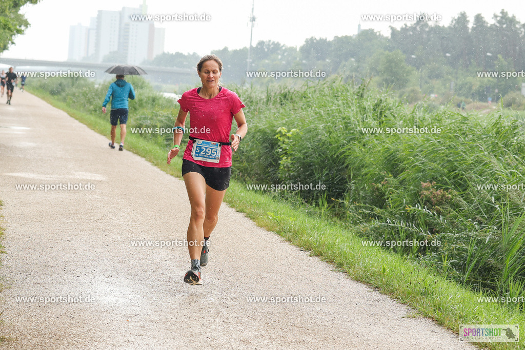 LUR_1410 | 34. M-net Erlanger Triathlon 2025 #erlangertriathlon  #mnettriathlon2025 #mnettriathlon #team #olympischedistanz #mitteldistanz #triathlon #maindonaukanal  #erlangertriathlon2025 #yourpictrs #tv1848 #tv1848erlangen  #triathlonbayern #sportinerlangen #demsportverbunden #sportshot_your_pictrs Copyright: www.sportshot.de
