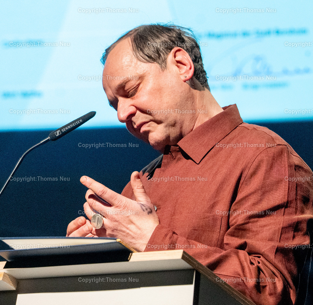 eysoldt-ring-thomas-schmauser-bensheim-fotografie-thomas-neu.jpg-34 | Im Parktheater Bensheim fand am 28. März 2026 die Verleihung des Eysoldt-Rings 2025 statt – eine der bedeutendsten Auszeichnungen für Schauspielkunst im deutschsprachigen Raum. Der Preis ging an Thomas Schmauser, (Bild)  der für seine herausragende darstellerische Leistung geehrt wurde.Bild: Thomas Neu