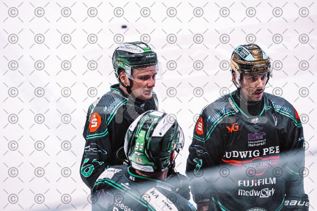 Alligators_vs_Memmingen_05_12_2025-198 | Höchstadt Alligators Fotogalerie: Eishockey-Action aus Franken. Professionelle Spielfotos, Portraits & Stadionbilder zum Download. Jetzt entdecken! - Realized with Pictrs.com