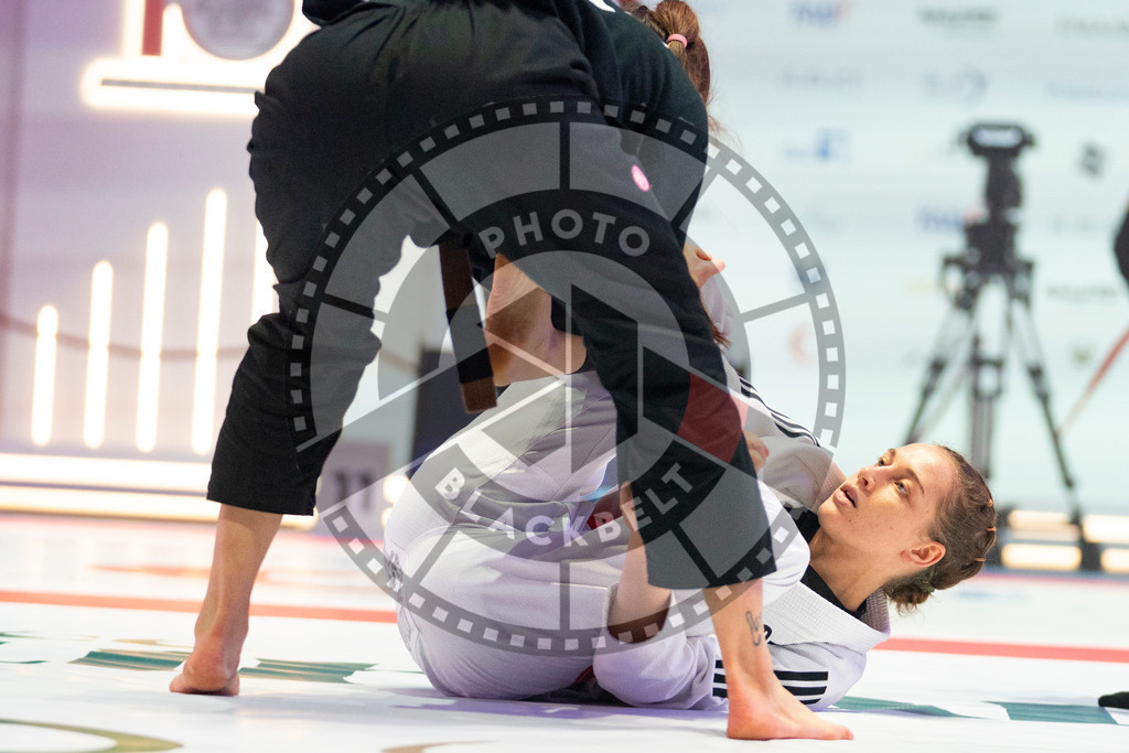 20231109PBB3114 | Fighters compete during the AJP World Professional Championship in the Mubadala Arena in Abu Dhabi, Arab United Emirates, on November 9, 2023.