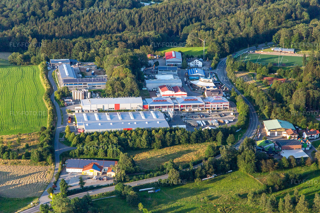 Luftbild: Morton Extrusionstechnik GmbH und Auto-Center Abtsteinach im Ortsteil Ober-Abtsteinach in Abtsteinach im Bundesland Hessen in Deutschland.Foto: IMG_142629.jpg vom 18.07.2024 durch Werner Riehm/FLY-FOTO.deMorton ExtrusionstechnikHOME.MOBILE.DE
