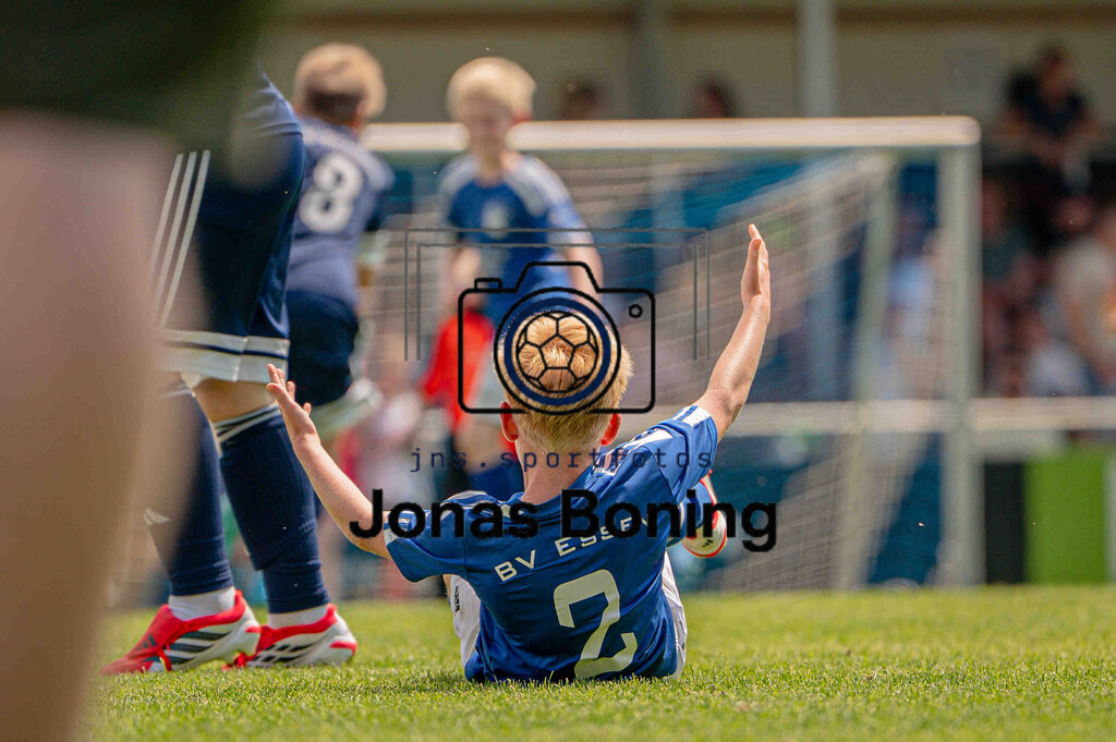 Fußball I E-Junioren I Saison 2025-2026 I OM-Cup Lüsche I Sonntag  I 23637 | jns.sportfotos - Realisiert mit Pictrs.com