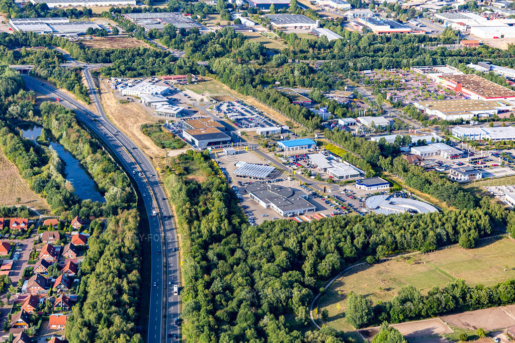 Luftbild: Gewerbegebiet August-Horch-Straße im Ortsteil Kaltenmoor in Lüneburg im Bundesland Niedersachsen in Deutschland. Foto: IMG_110022.jpg vom 16.08.2018 durch Werner Riehm/FLY-FOTO.de
