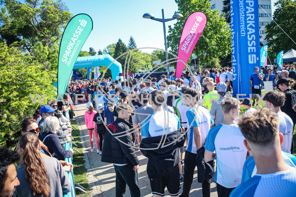 ..... | LINZ,AUSTRIA,27.April 25, Int. 3 Brückenlauf Linz  , Image shows: Photo: WAPICS / Manuel Binder