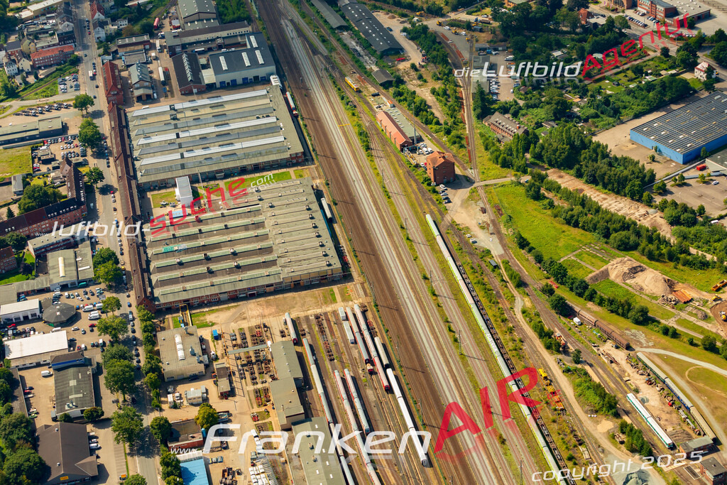 Vs Google Maps Neumünster - Die Luftaufnahme wurde 2025 vom UL-Flugzeug heraus erstellt ( keine Drohnenaufnahme ) - Hochauflösende Luftaufnahme - für Wandbilder und großformatige Ausdrucke geeignet. Das besondere Geschenk!Hier alle&nbsp;Infos zur Lizenzierung der LuftaufnahmeWir fliegen auch dieses Jahr wieder in Ihre Region um Luftbilder zu erstellen.- Luftbild anfragen