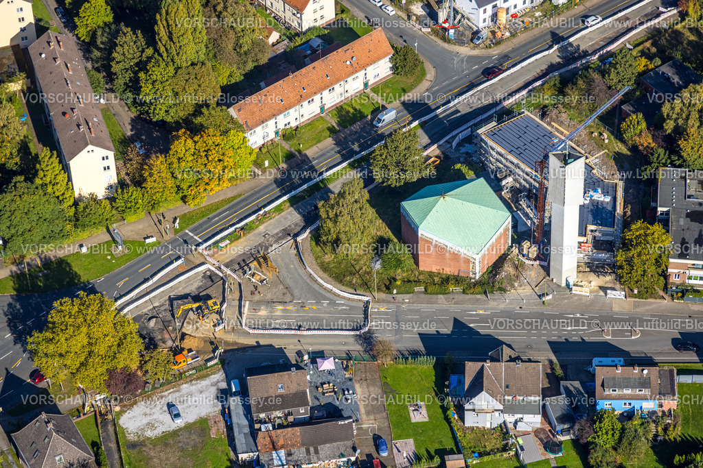 Hamm241007782 | Luftbild, Baustelle Kindergarten Drei Könige Kita Neubau und Wohnungen an der entwidmeten evang. Apostelkirche, Straßenbauarbeiten Dortmunder Straße Ecke Lange Straße, Stadtbezirk Herringen, Hamm, Ruhrgebiet, Nordrhein-Westfalen, Deutschland
