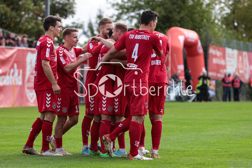 TSV Aubstadt - FC Bayern Amateure | Jubel der Hausherren nach dem Treffer zum 2-0 durch Timo Pitter (TSV #10)