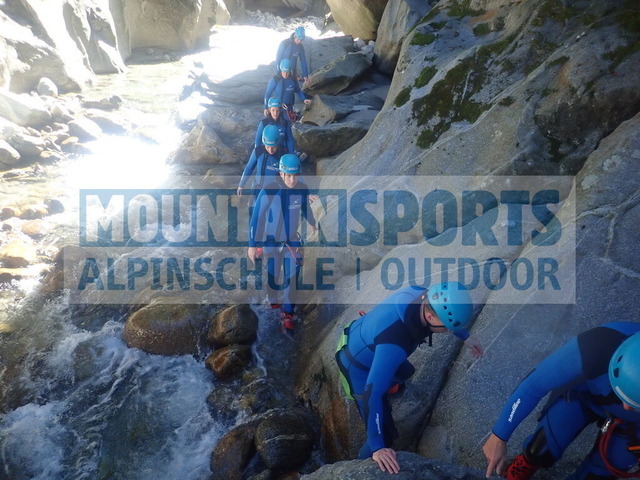 PC020039 | Bestelle die Bilder deines Berg- oder Wasser-Abenteuers mit Mountain Sports bequem von zu Hause aus direkt über unseren Online Fotoshop von pictrs.com. - Realisiert mit Pictrs.com