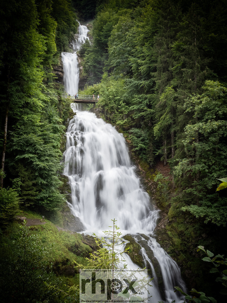 Giessbach Wasserfall | Stimmungsvolle Fotokunst aus Luzern. Erlebe den Pilatus, den See und die Stadt Luzern in exklusiven Aufnahmen in der Fotogalerie & Shop. - Realisiert mit Pictrs.com