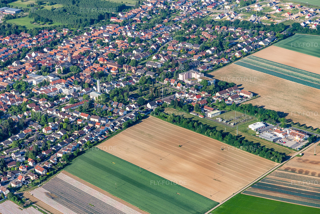 Luftbild: Landauer Straße in Kandel im Bundesland Rheinland-Pfalz in Deutschland. Foto: IMG_132248.jpg vom 28.05.2022 durch Werner Riehm/FLY-FOTO.deSV Kandel