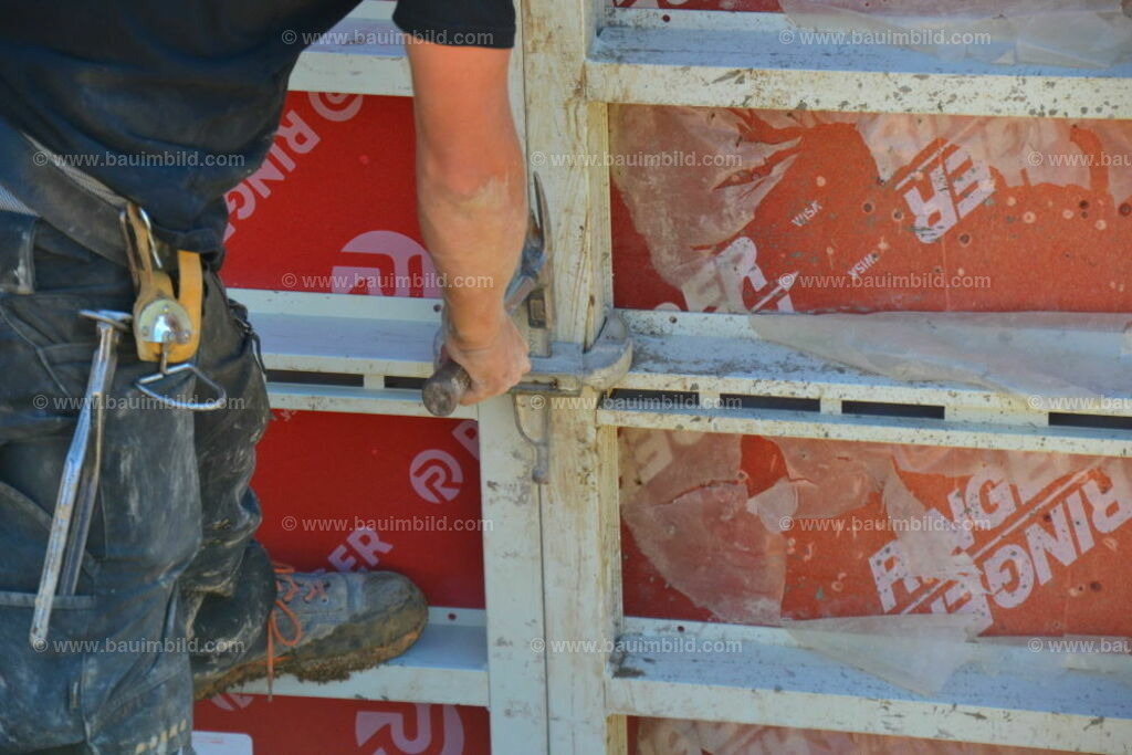 bib-lg04-betonarbeiten-0593 | Nach LV-Leistungsgruppen sortierte Detailfotos über den Bau eines Hauses. Alle Hausbau-Bilder direkt vom Urheber und Autor der Website Haus-Selber-Bauen.com