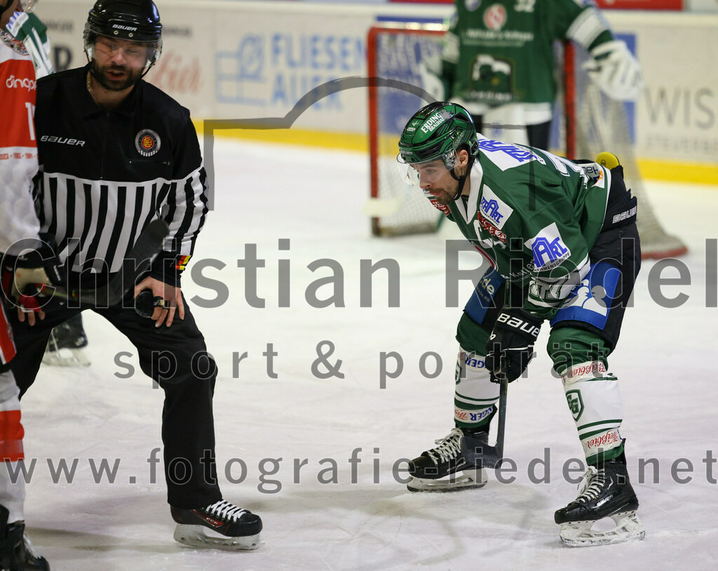 2024-01-12_059_TSV_Erding_gegen_EV_Dingolfing | Erding, Deutschland, 12.01.2024:
Eishockey, Bayernliga Vorrunde 2023 / 2024, 24. Spieltag, TSV Erding gegen EV Dingolfing, Endergebnis: 10:2

Philipp Michl (Erding Gladiators, #77)

Foto: Christian Riedel / fotografie-riedel.net