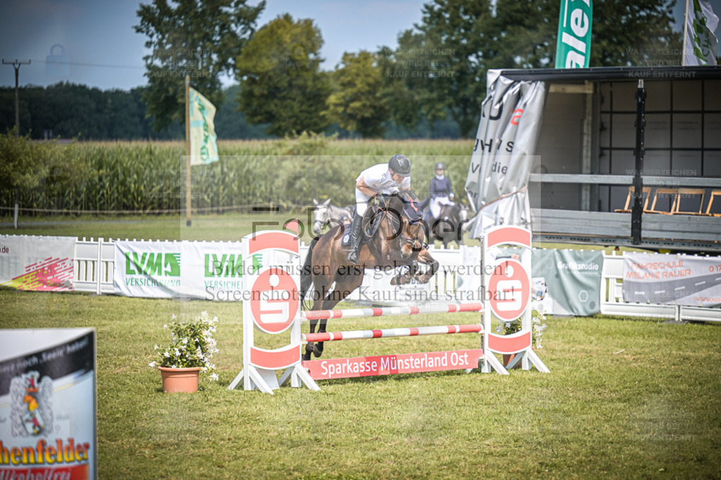 DOS_6684 | Entdecke hochwertige Reitturnierfotos von Foto Oger. Professionell, emotional und authentisch – jetzt Lieblingsmomente im Shop bestellen. - Realisiert mit Pictrs.com
