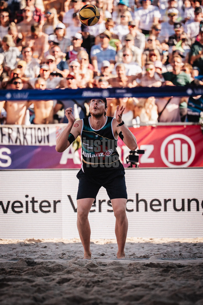 Beachvolleyball | Männer | Deutsche Meisterschaften 2025 Timmendorfer Strand | 06.09.2025 | Nils Ehlers beim Aufschlag