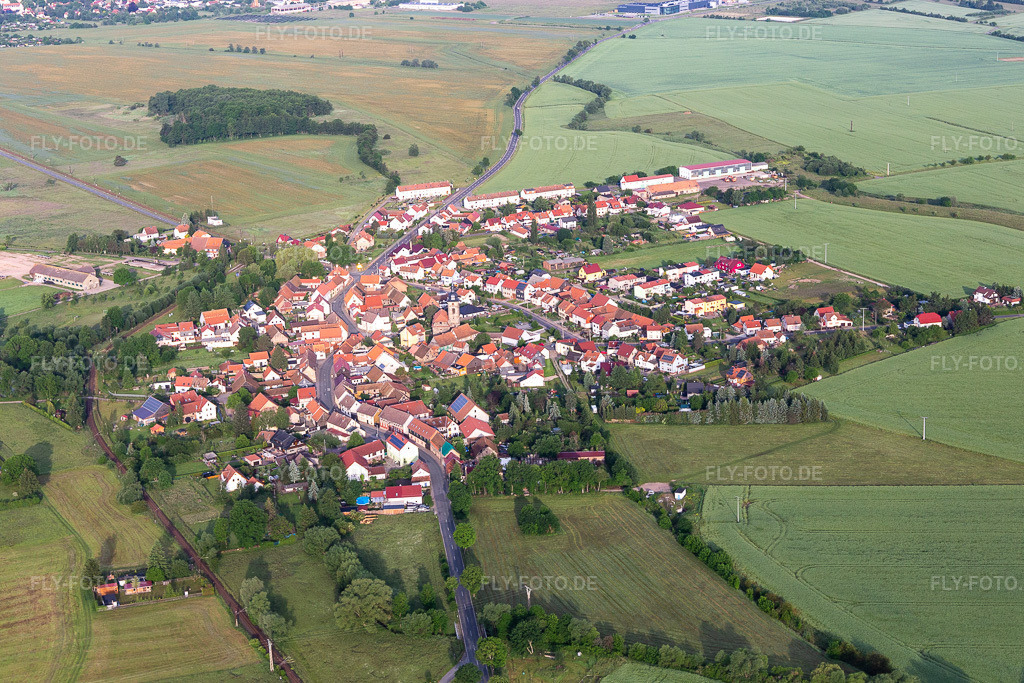 Luftbild: Ortsansicht im Ortsteil Wahlwinkel in Waltershausen im Bundesland Thüringen in Deutschland. Foto: IMG_007611.jpg vom 15.06.2021 durch Werner Riehm/FLY-FOTO.de