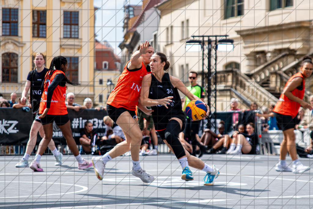 DIE FINALS 2025 | Dt. Meisterschaft 3x3 U18w | Team allfrisch JuniorPanters (black) vs. Dream Team (orange) //  01.08.25: DIE FINALS 2025 | Dt. Meisterschaft 3x3 U18w / Dresden / Deutschland  //   CREDIT:www.bullenfotos.de, Martin König, Hörner Weg 40, D-49078 Osnabrück, +4917663732967 // Nutzung und Weitergabe nur zu den vereinbarten Zwecken. Presseanfragen an Ersteller. Alle Rechte beim Ersteller. Honorierung nach MFM. - Realisiert mit Pictrs.com