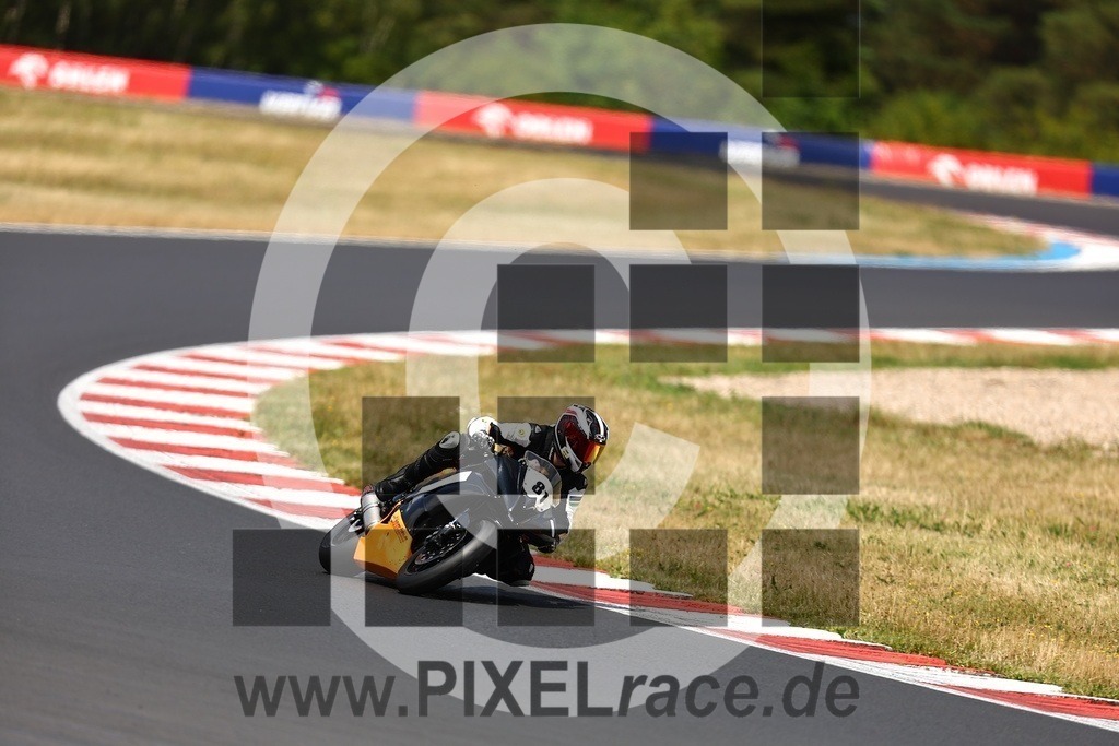 0081-20250719_04812 | Schöne Erinnerungen an spannende Momente - das festzuhalten ist unser Job. PIXELrace.de ist seit 2003 auf den Rennstrecken Europas unterwegs um die Action draußen beim Fahren und die wunderbare Stimmung imm Fahrerlager für euch einzufangen.