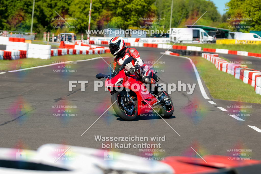 Moto-TeamOBK-21481 | Hier findet Ihr Bilder von Touristenfahrten auf der Nürburgring Nordschleife oder von anderen Veranstaltungen die ich besucht habe. Viel Spass beim Durch Schauen 