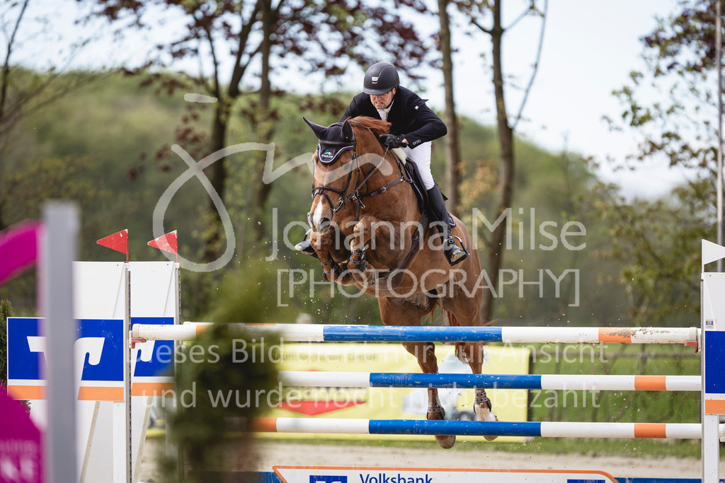 240428_Spenge_M2-Spr-104 | Deine schönsten Turniermomente als professionelle Fotos! Entdecke hochwertige Pferdesport-Fotografie im Online-Shop. Jetzt Fotos finden & bestellen!