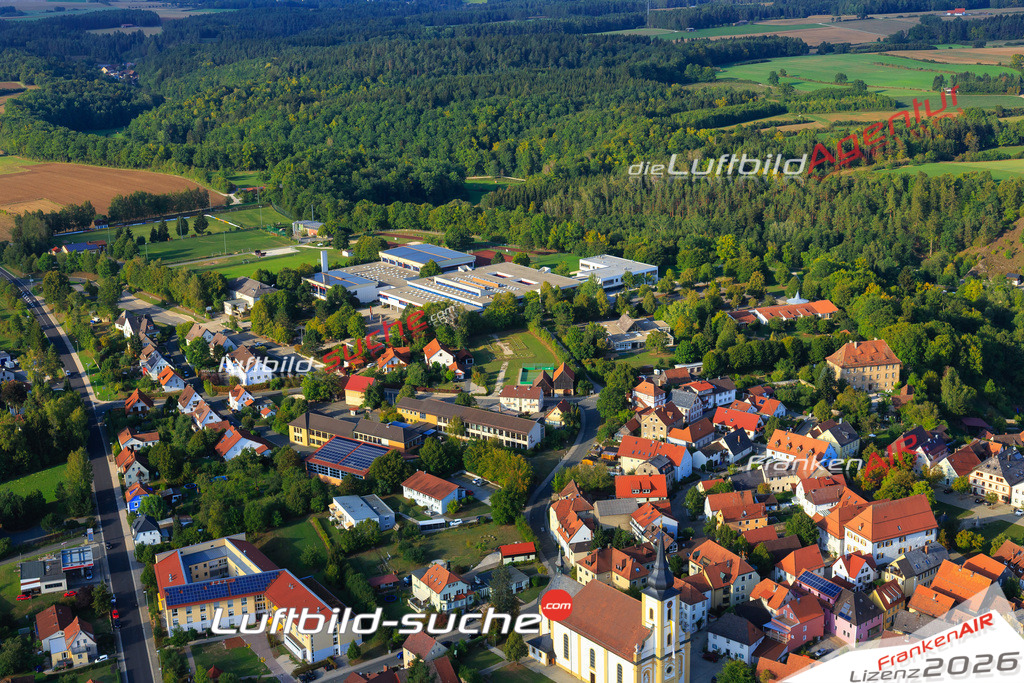 Die Luftaufnahme der Stadt Hollfeld wurde vom UL-Flugzeug heraus erstellt ( keine Drohne )- hohe Auflösung für beste Qualität